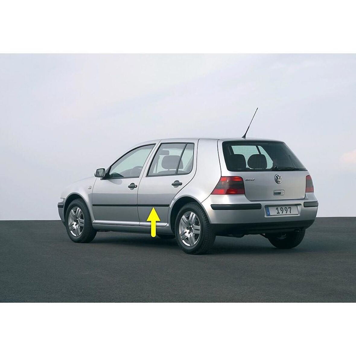 VW Golf 4 1998-2004 Sol Arka Kapı Çıtası Siyah Plastik 1J4853753D