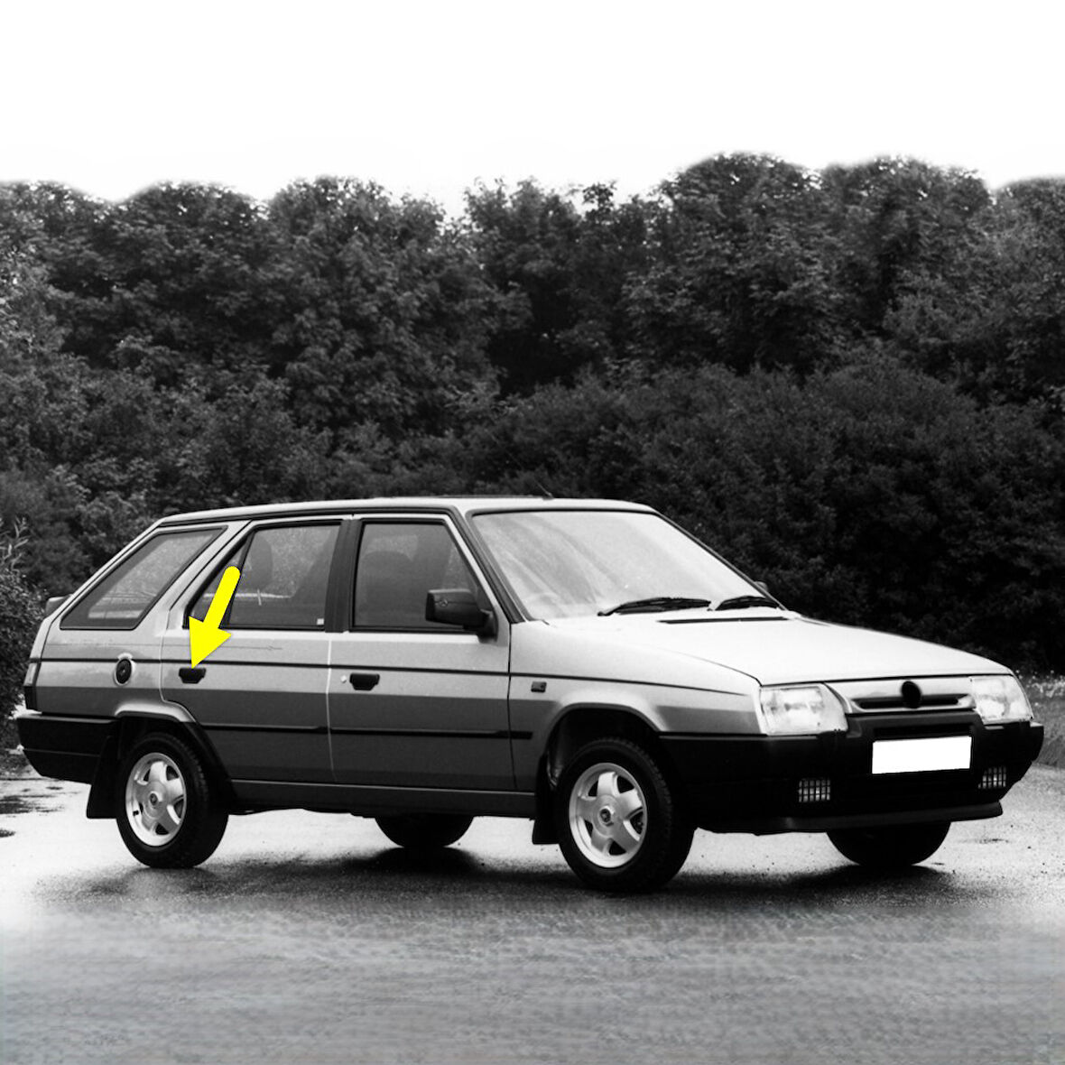 Skoda Forman 1988-1995 Sağ Arka Kapı Dış Açma Kolu 115988105