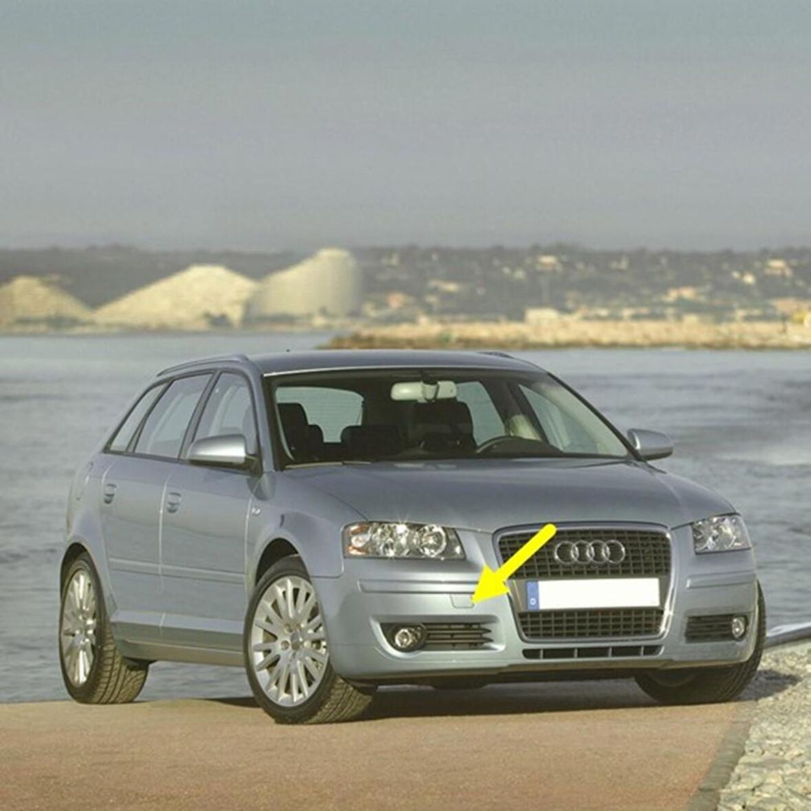 Audi A3 Sportback 2004-2008 Ön Tampon Çeki Demiri Kapağı 8P4807241