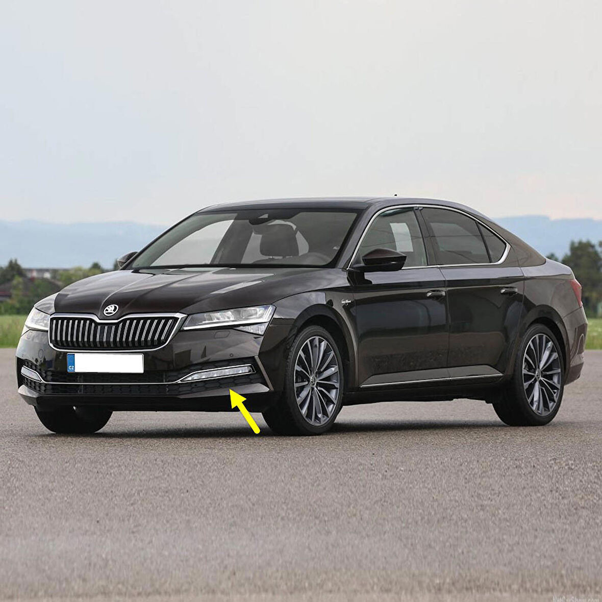 Skoda Superb 2020-2023 Sol Sis Farı Çerçevesi Kromlu 3V0853665B