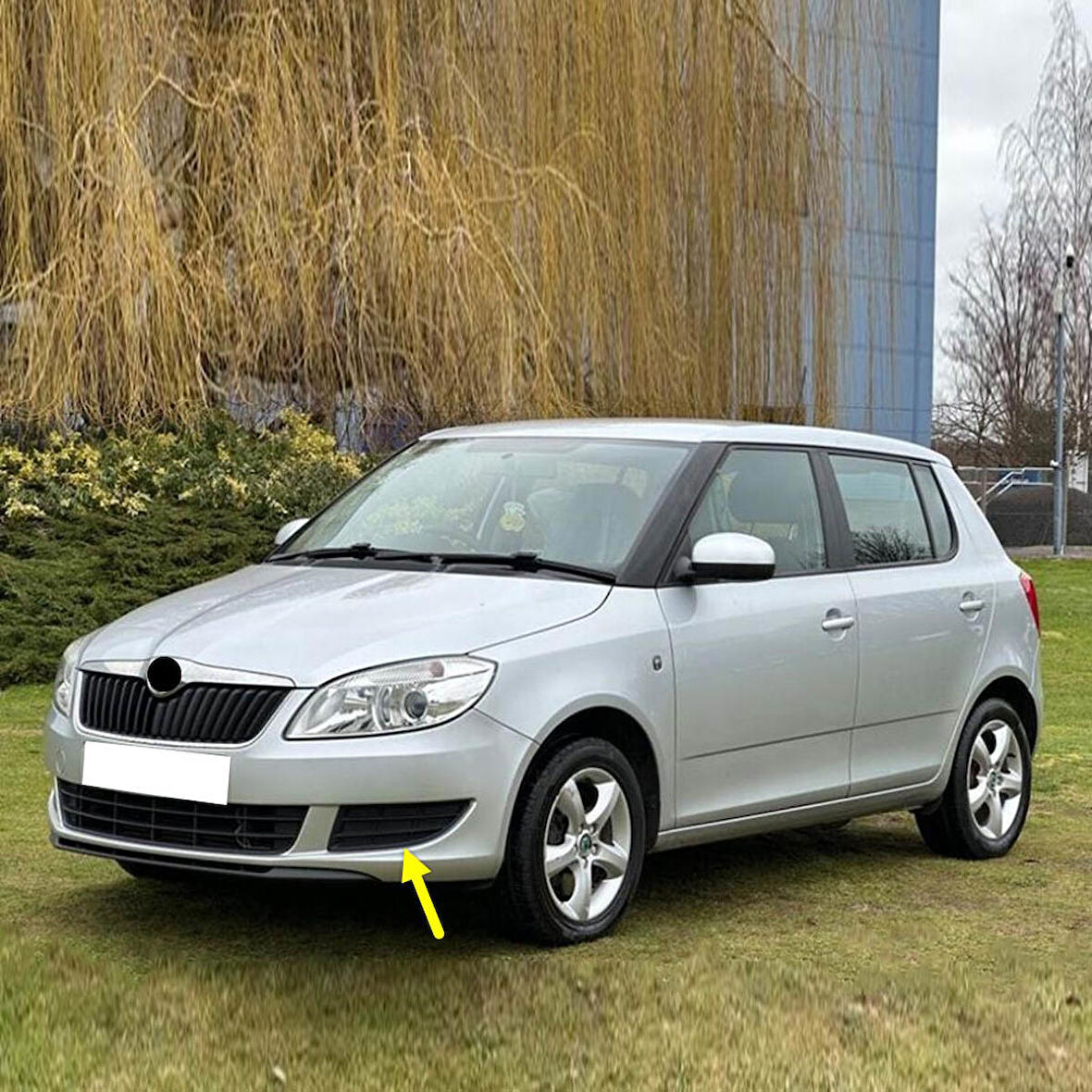 Skoda Fabia 2 2011-2014 Ön Tampon Sol Sis kapağı Sissiz 5J0807367A