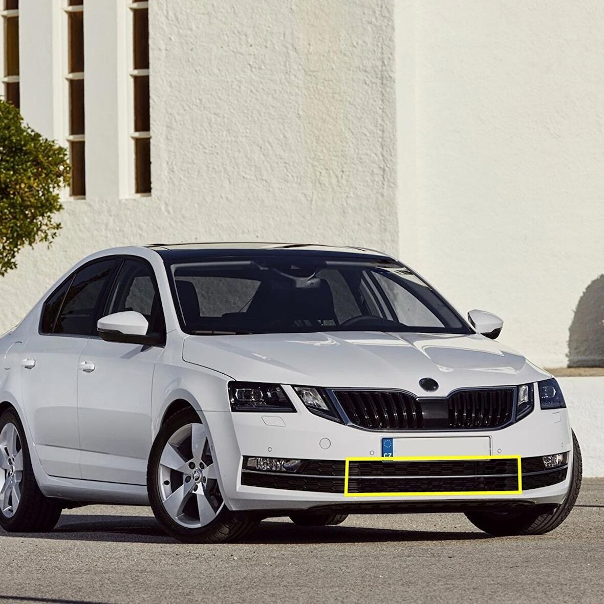 Skoda Octavia 2018-2020 Ön Tampon Orta Izgara Krom Çıtalı 5E0853677K