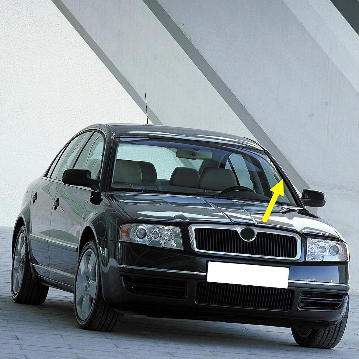 Skoda Superb 2002-2008 Ön Cam Sol Direk Su Tutma Çıtası 3B0854327C