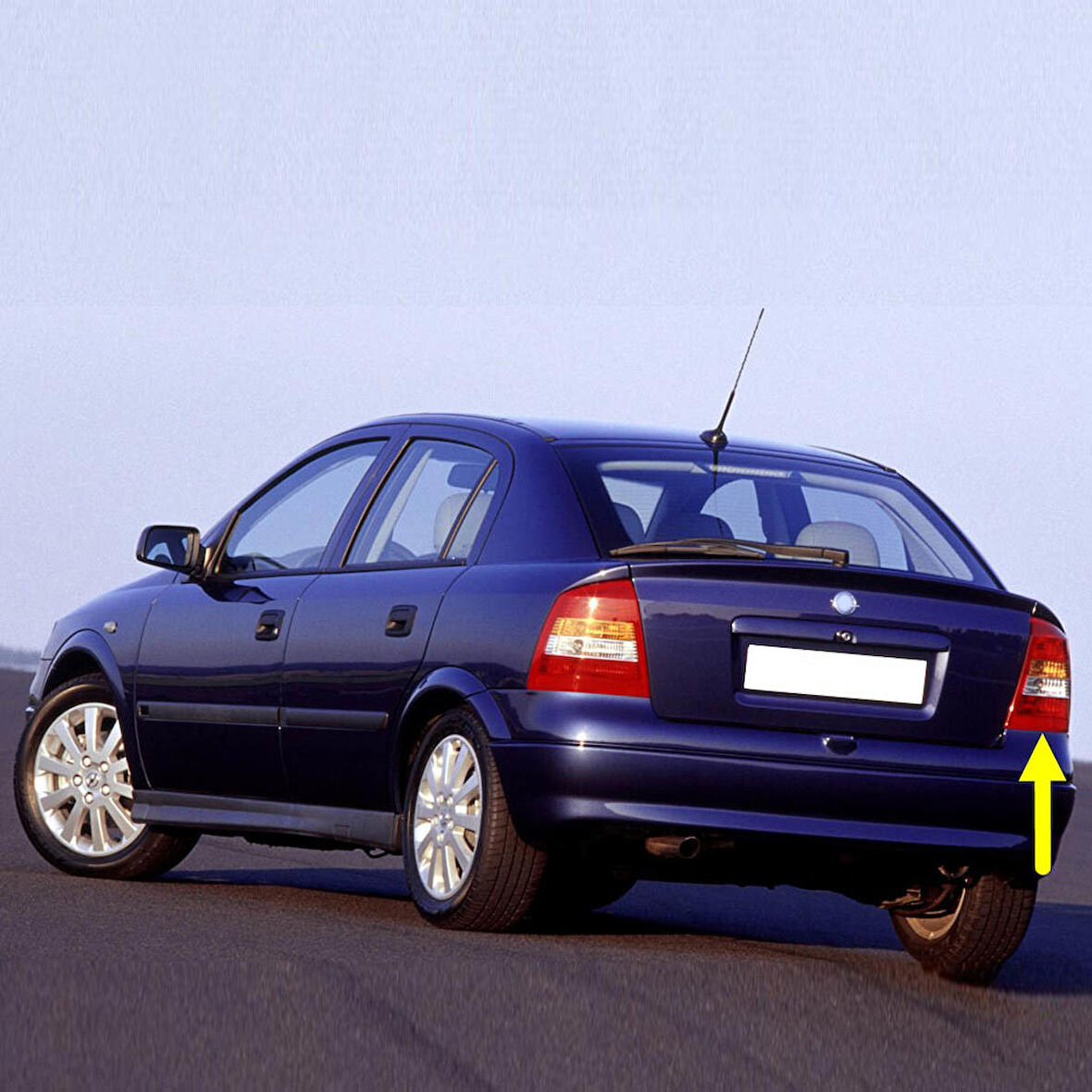 Opel Astra G HB 1998-2004 Sağ Arka Stop Fren Lambası Sarı Sinyalli