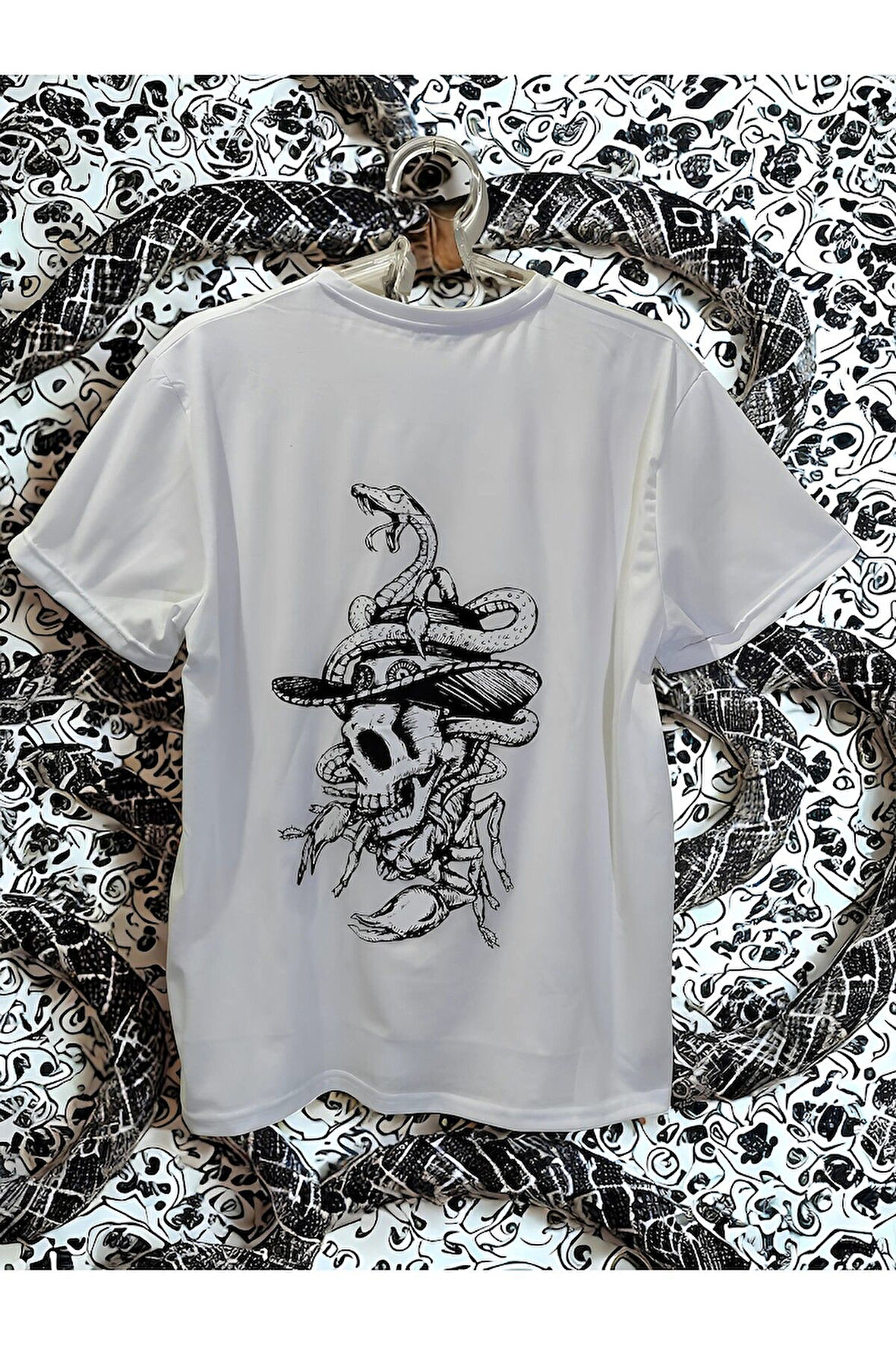 Yılanlı Kurukafa Baskılı Tişört