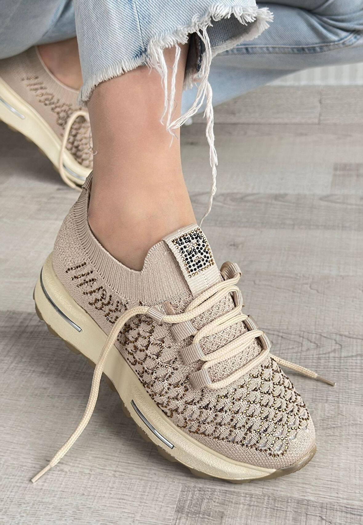 Pabucmarketi Bej Triko Boncuk İşlemeli Kadın Sneaker Ayakkabı