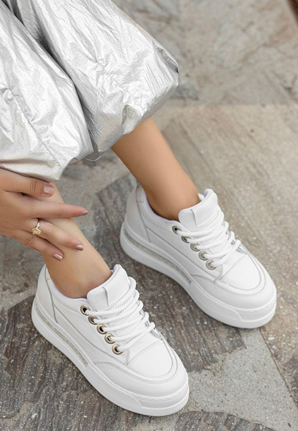 Pabucmarketi Beyaz Suni Deri Bağcıklı Kadın Sneaker Ayakkabı