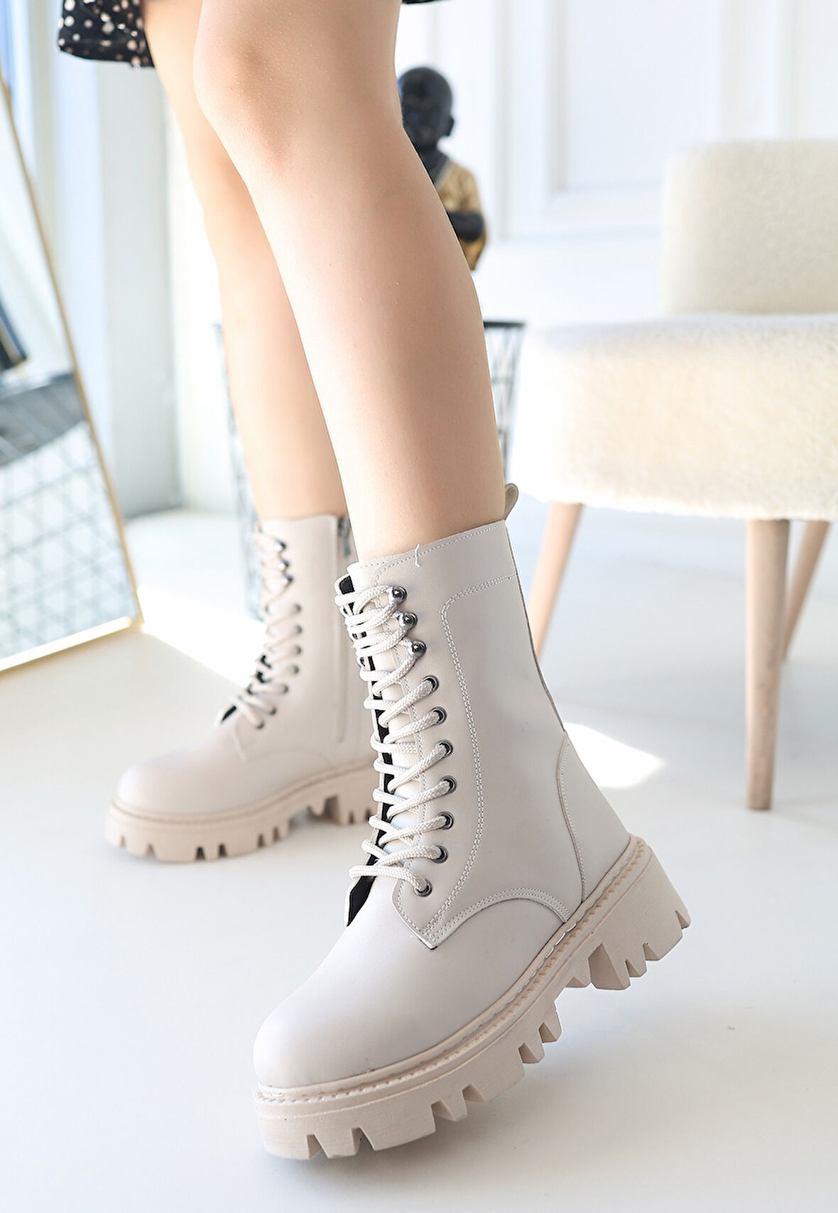 Pabucmarketi Bej Suni Deri Bağcıklı Kadın Bot