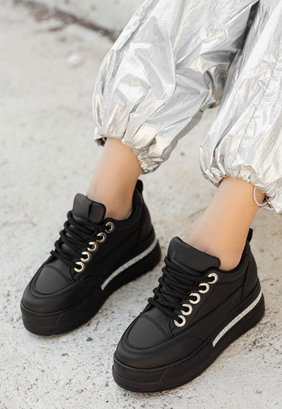 Pabucmarketi Siyah Suni Deri Bağcıklı Kadın Sneaker Ayakkabı