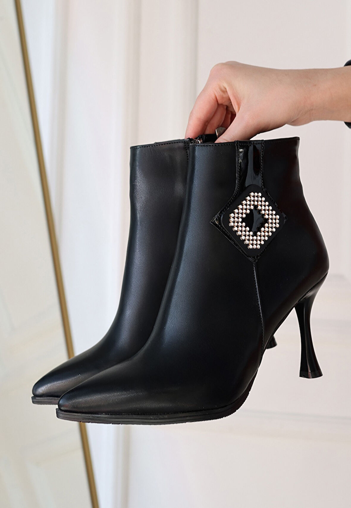 Pabucmarketi Siyah Suni Deri Topuklu Kadın Bot