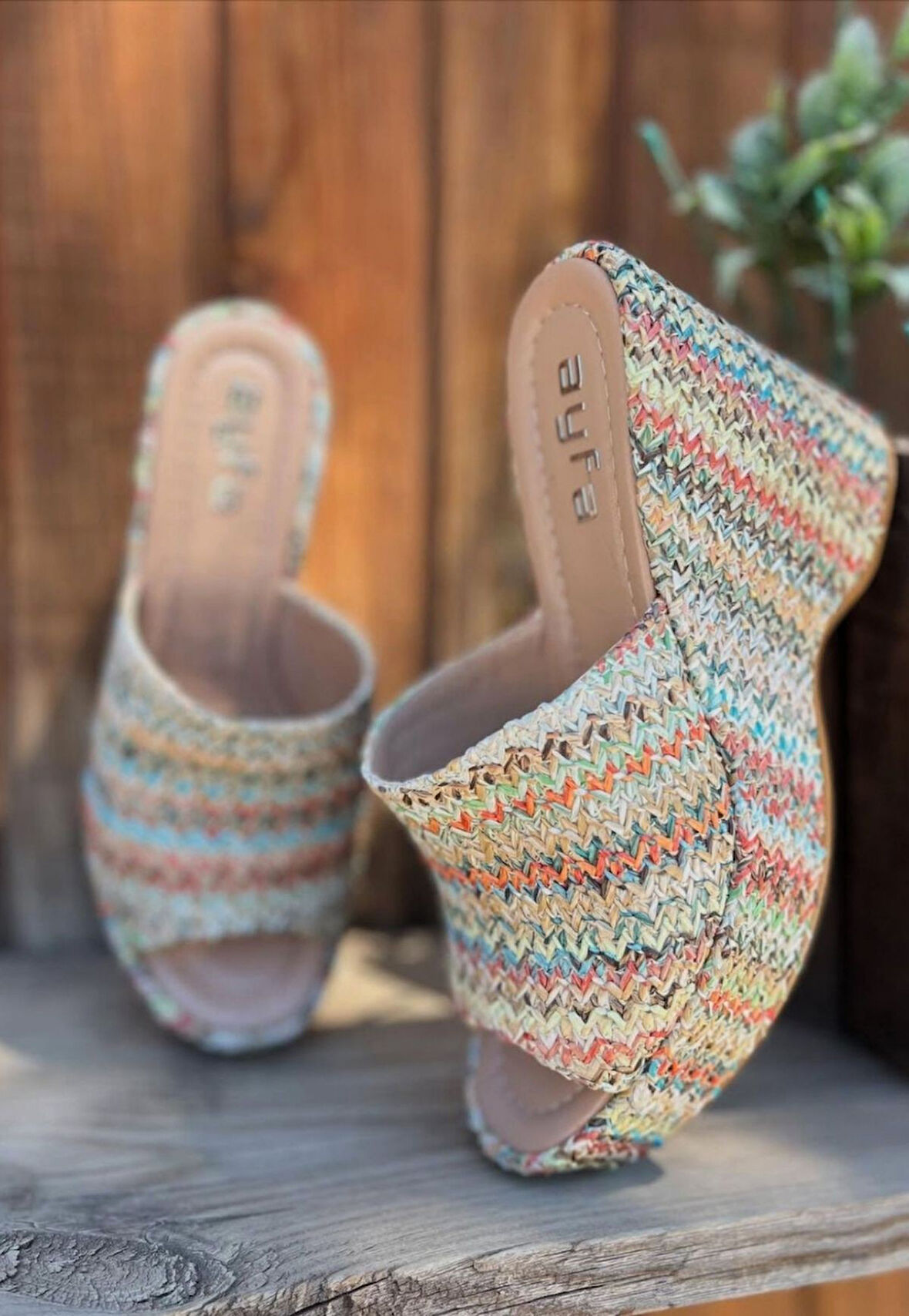 Pabucmarketi Renkli Kilim Desenli Kadın Dolgu Topuk Terlik