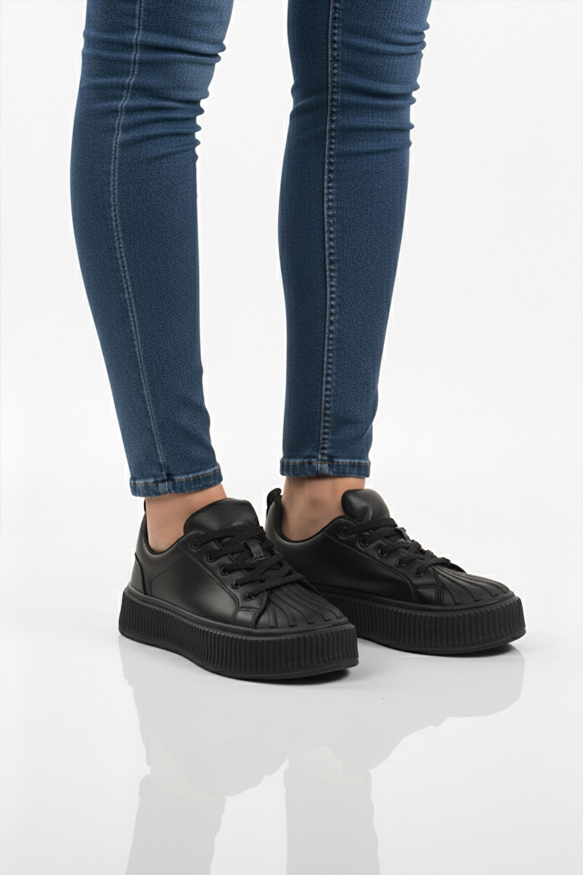 Aspor Siyah Bağcıklı Unisex Spor Ayakkabı