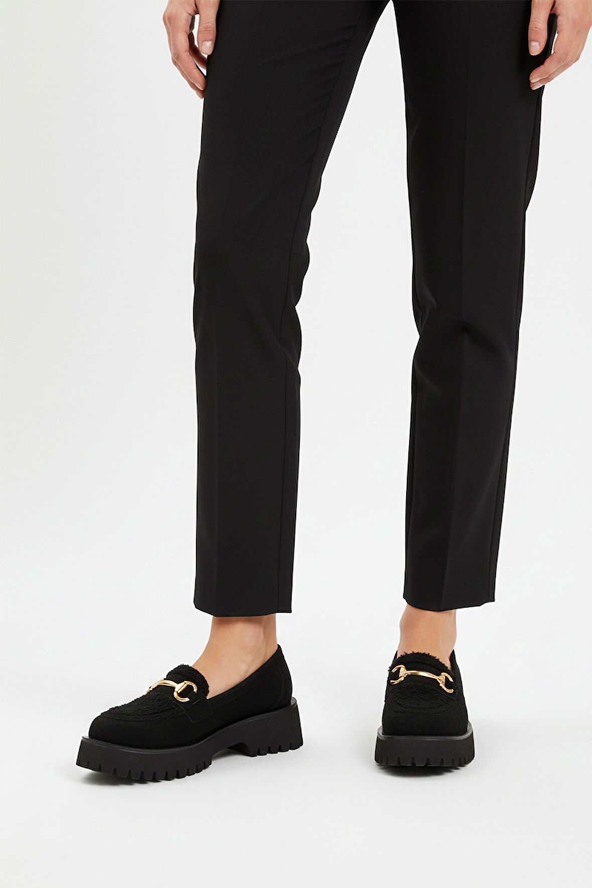 Aspor Siyah Süet Kalın Tabanlı Kadın Casual Ayakkabı