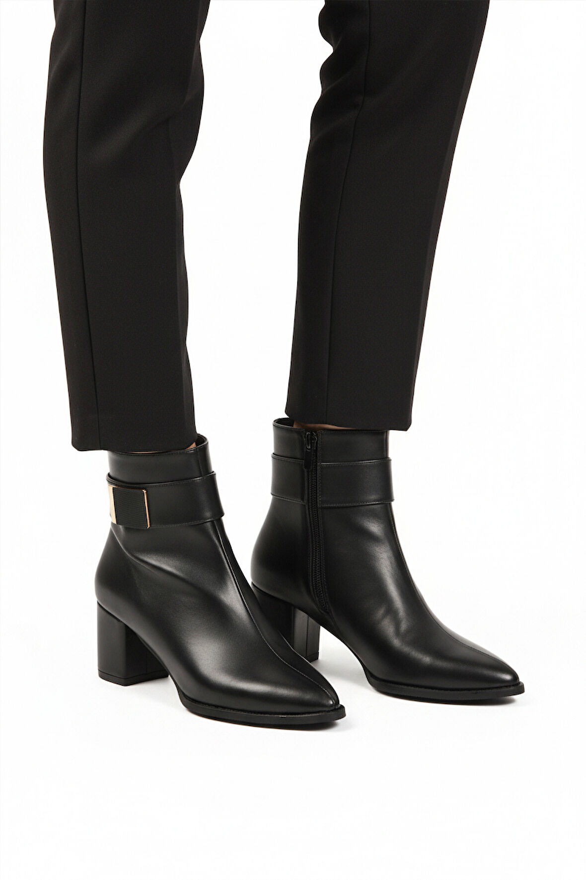 Aspor Siyah Dar Kalıp İçi Polarlı Kadın Topuklu Bot