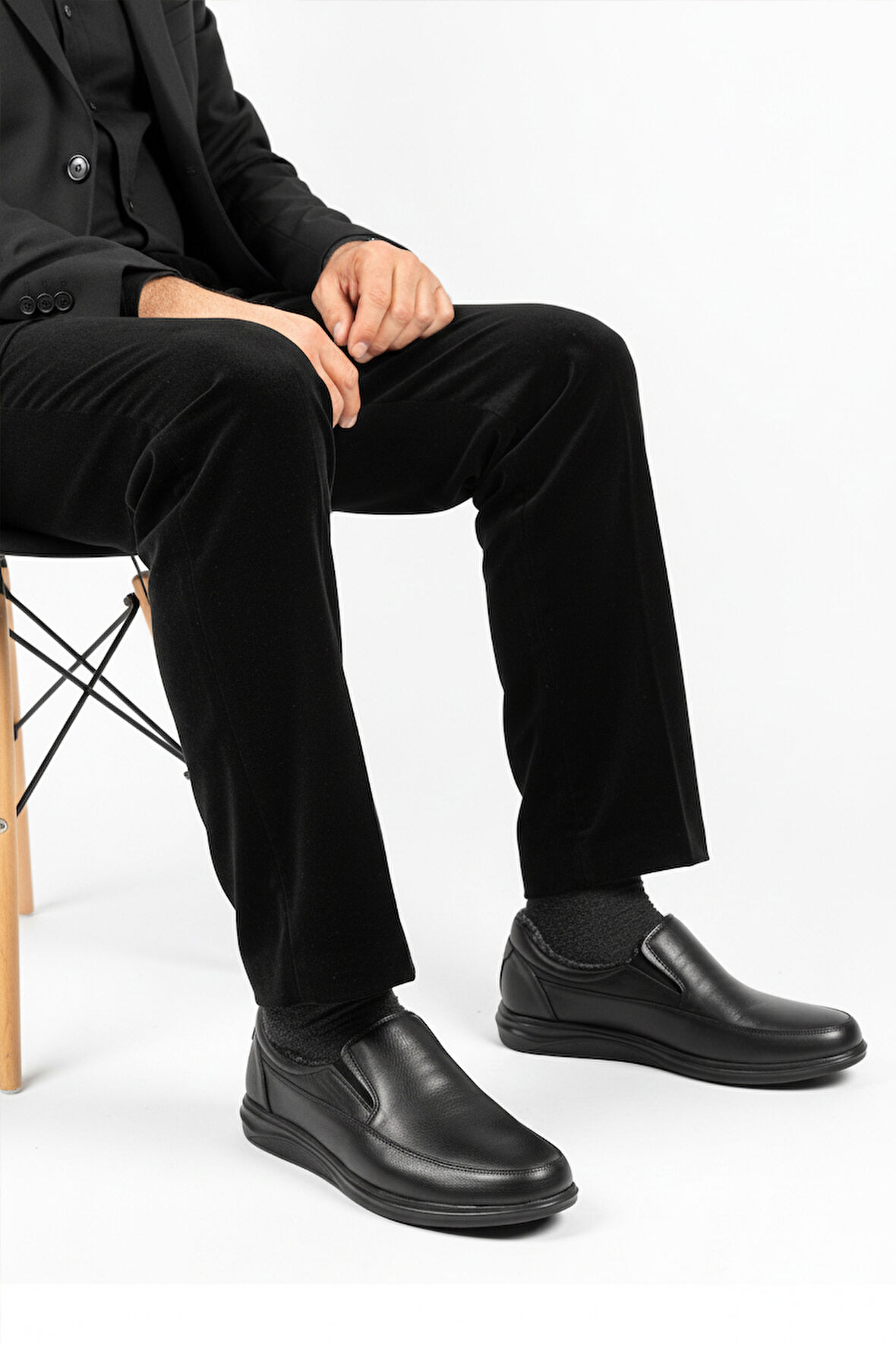 Aspor Siyah Hakiki Deri Bağcıksız İçi Kürklü Erkek Casual Ayakkabı