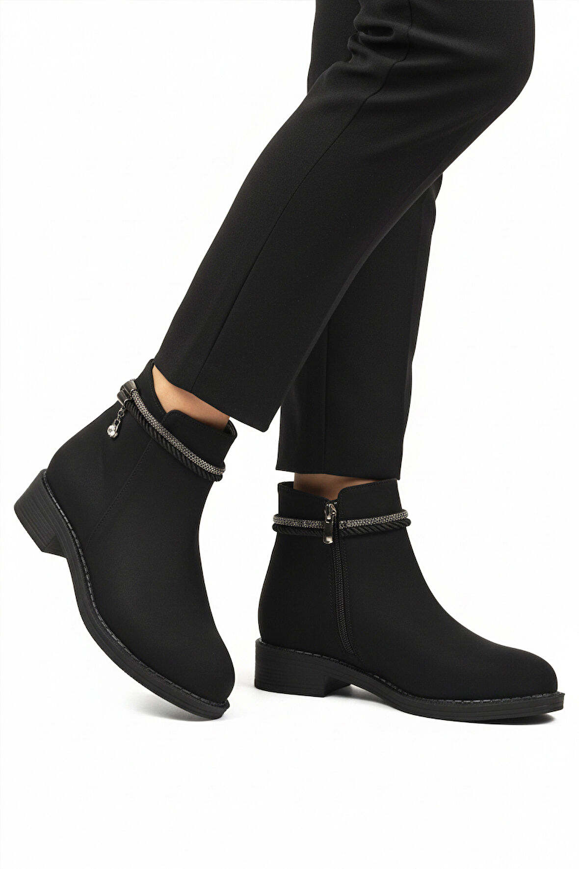Aspor Siyah Zümrüt Fermuarlı Kadın Topuklu Bot