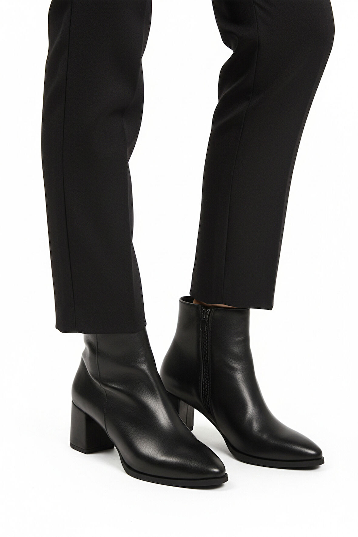 Aspor Siyah Fermuarlı Kadın Topuklu Bot