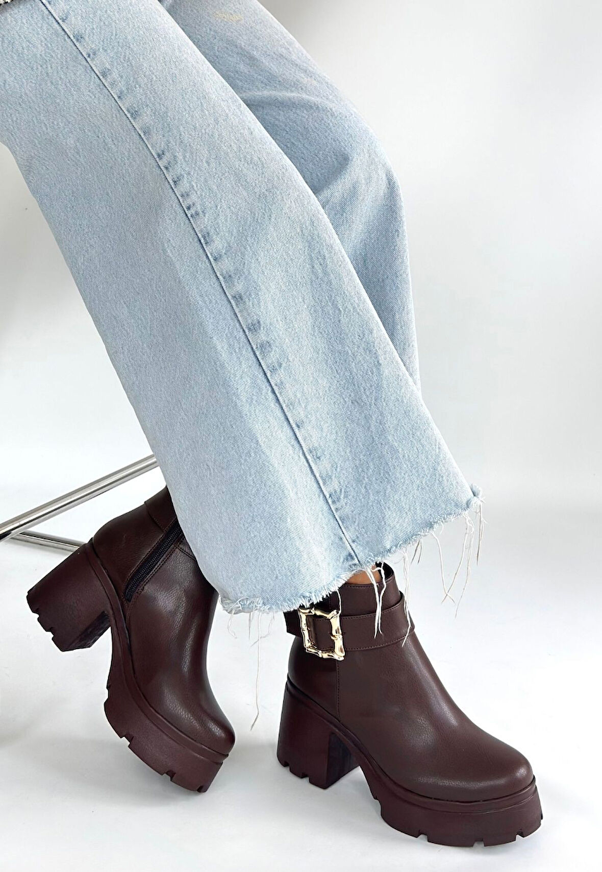 Pabucmarketi Kahverengi Fermuarlı Kadın Topuklu Bot