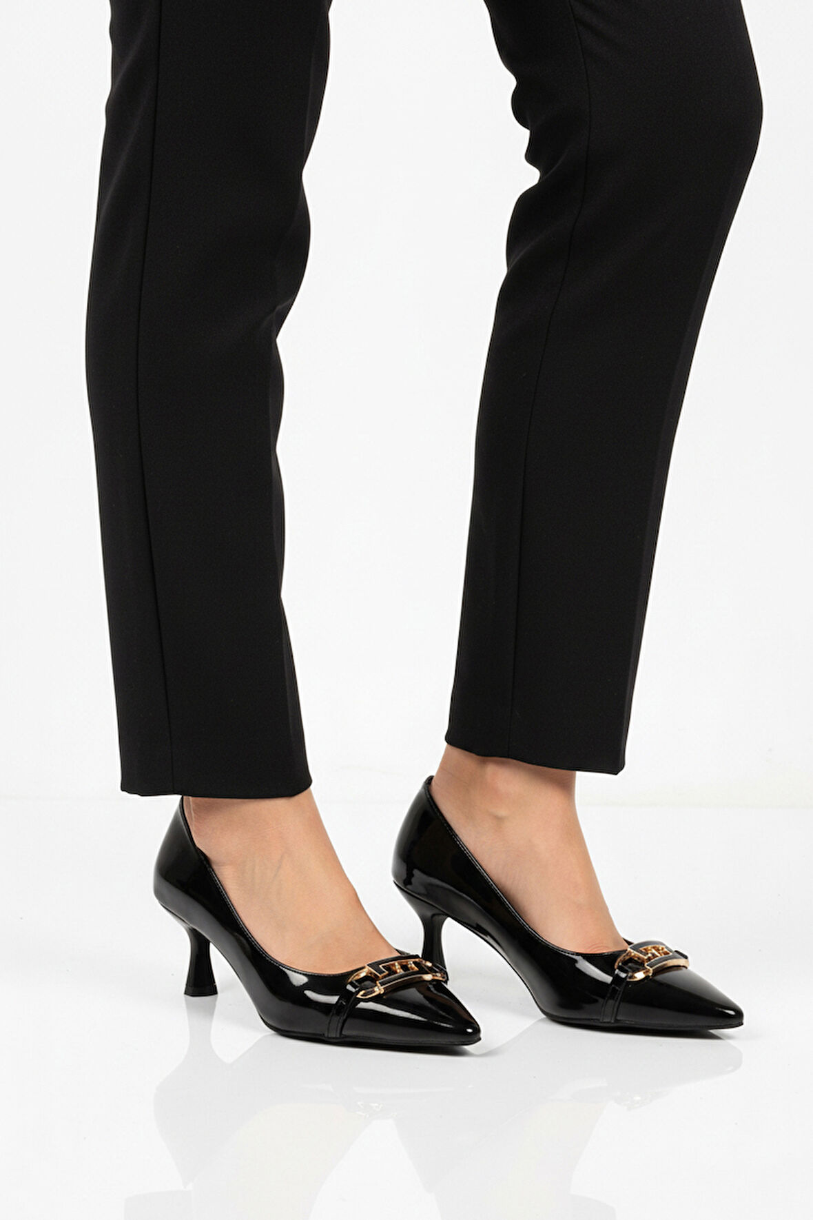 Aspor Siyah Rugan Kadın Topuklu Ayakkabı