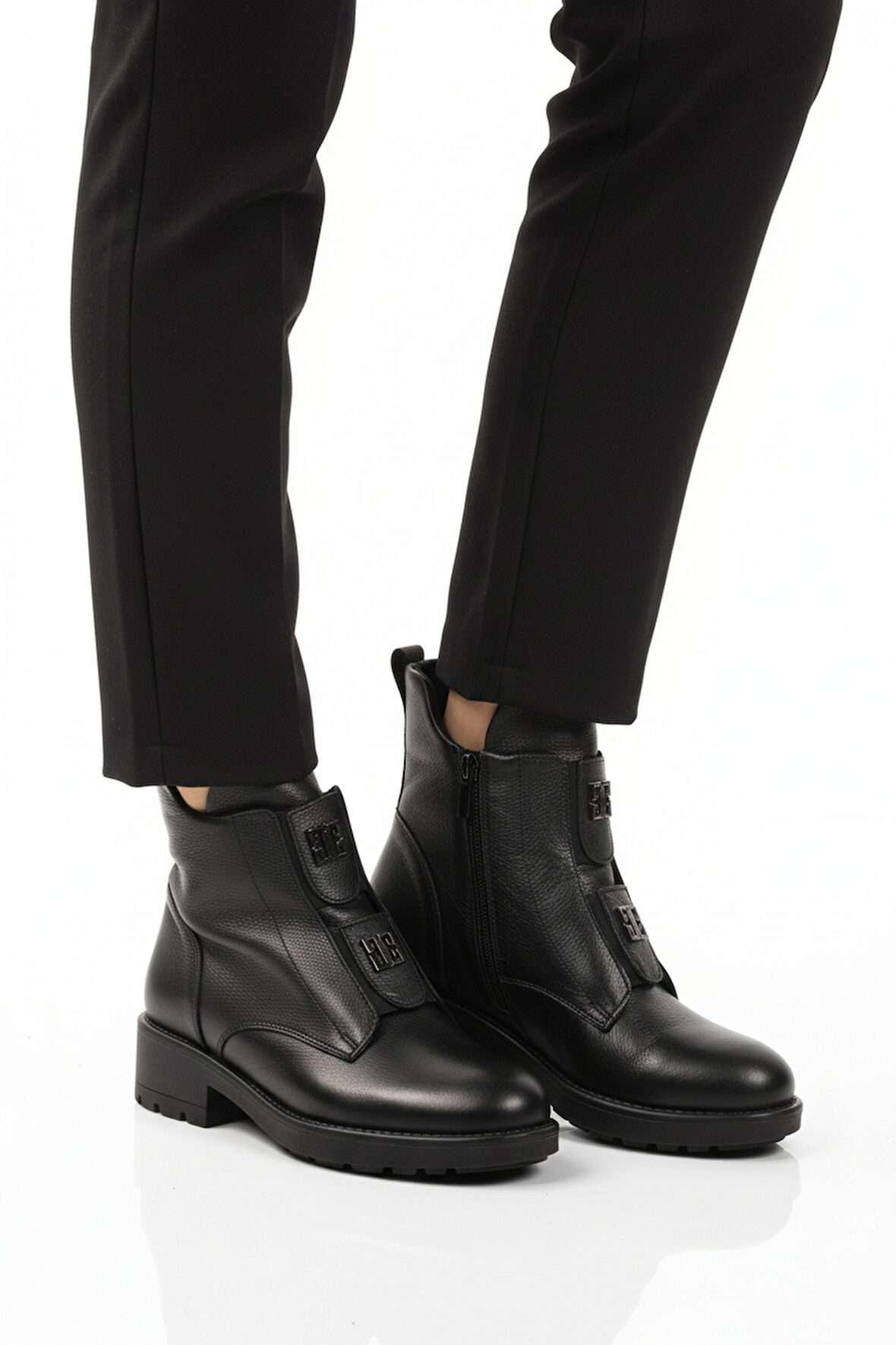 Aspor Siyah Hakiki Deri Fermuarlı Kadın Topuklu Bot