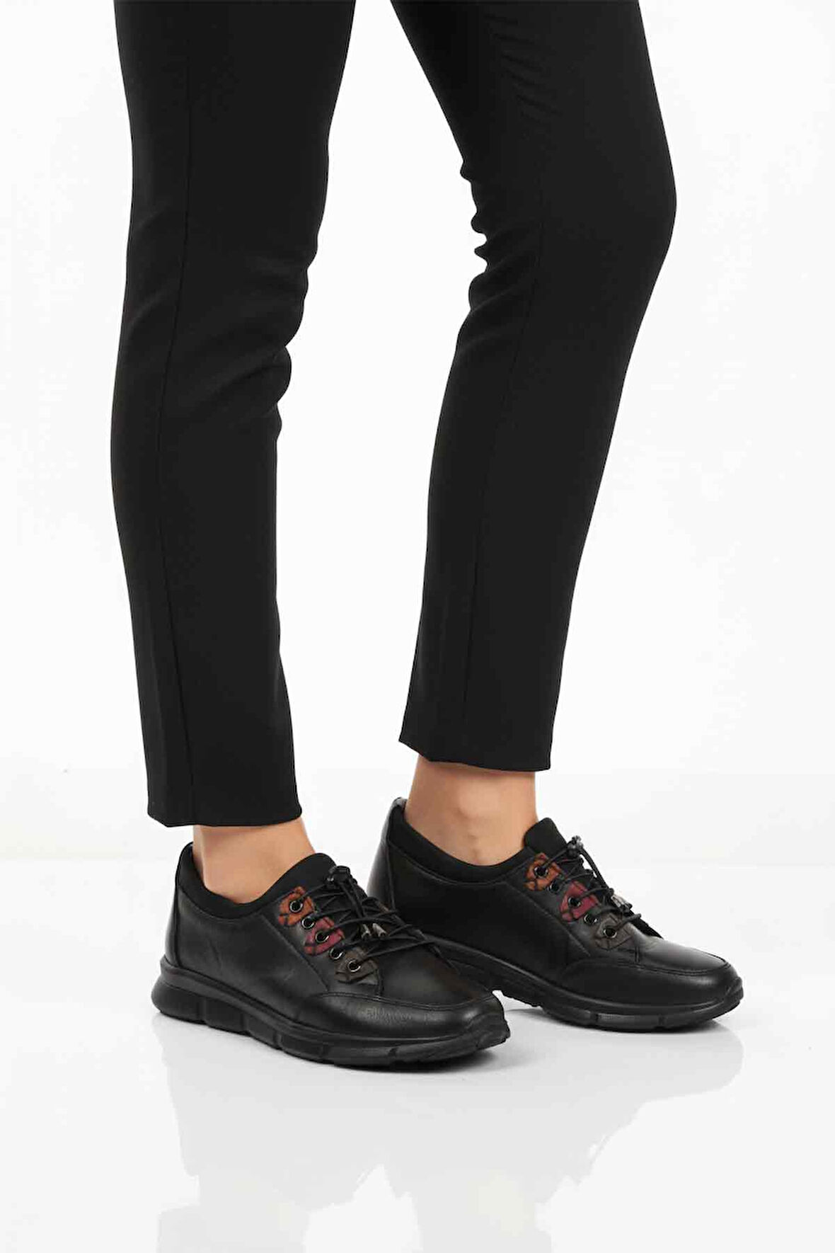 Aspor Siyah Hakiki Deri Ortopedik Kadın Casual Ayakkabı