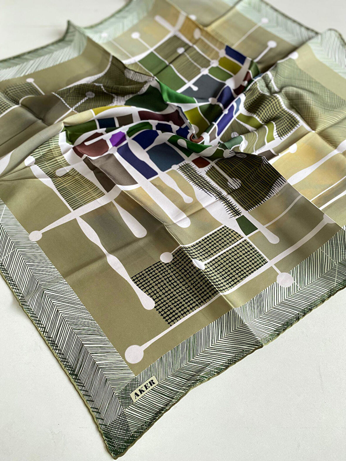 Aker Sura Saf İpek Eşarp 8354701 - 352  Yeşil Karışık Desen