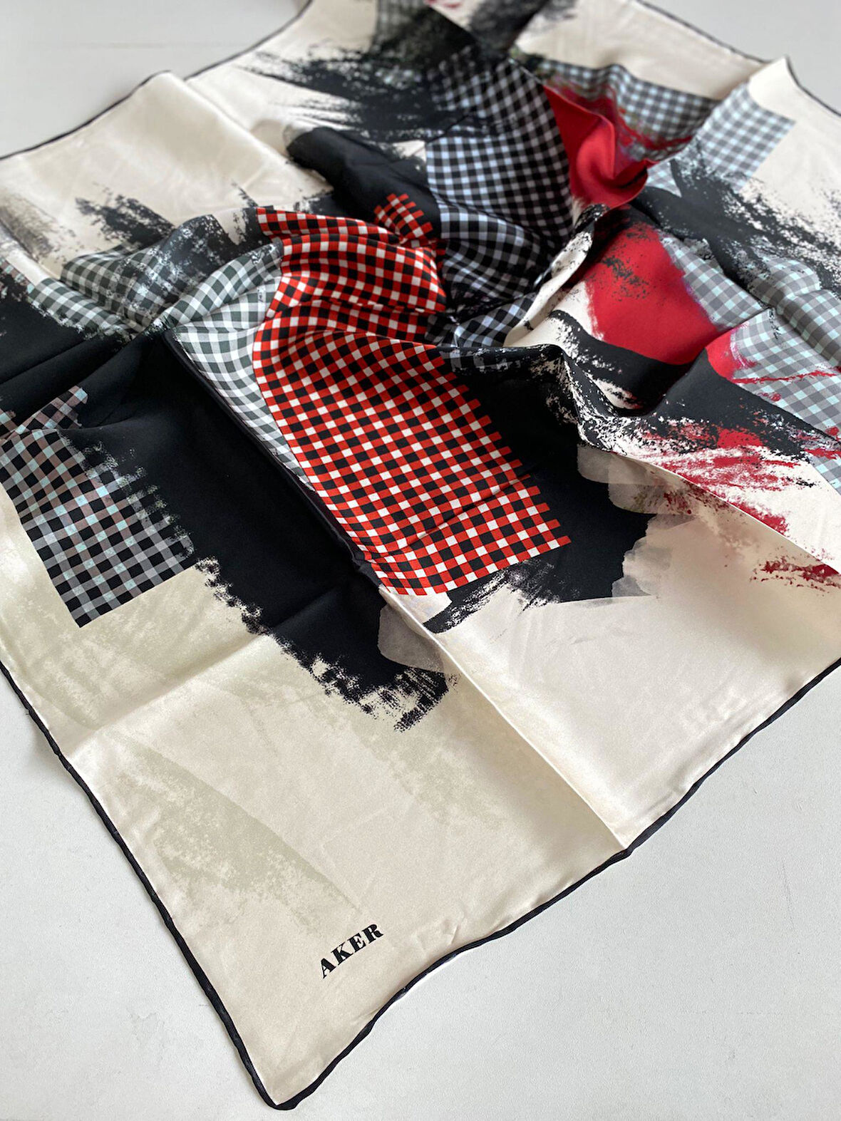 Aker Sura Saf İpek Eşarp 8355701 - 313 Krem Ekose Desen