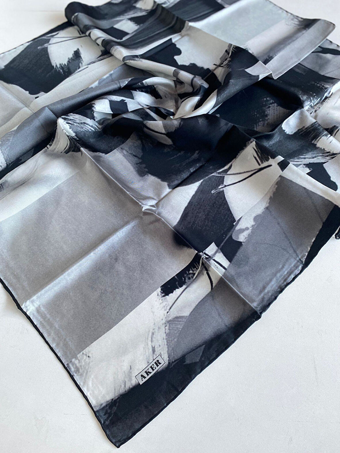 Aker Tivil Saf İpek Eşarp 8410713 - 912 Siyah Sulu Boya Desen