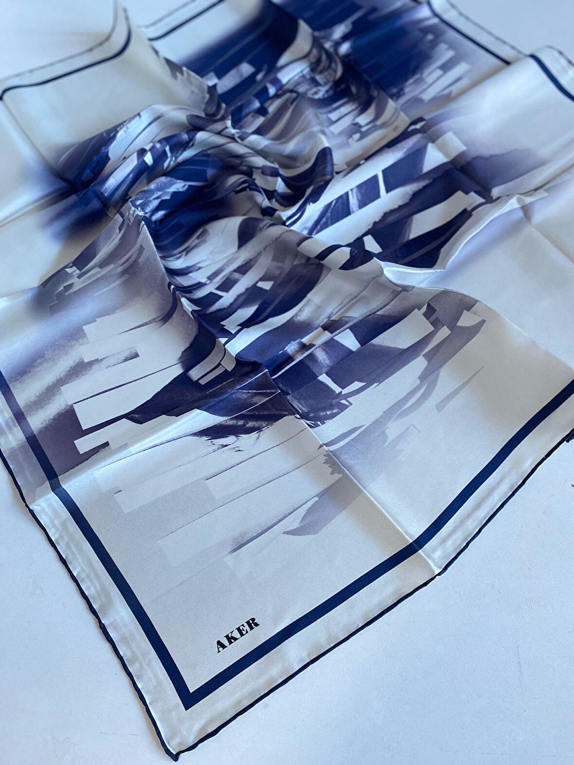 Aker Tivil Saf İpek Eşarp 51729 Beyaz Pastel Desen