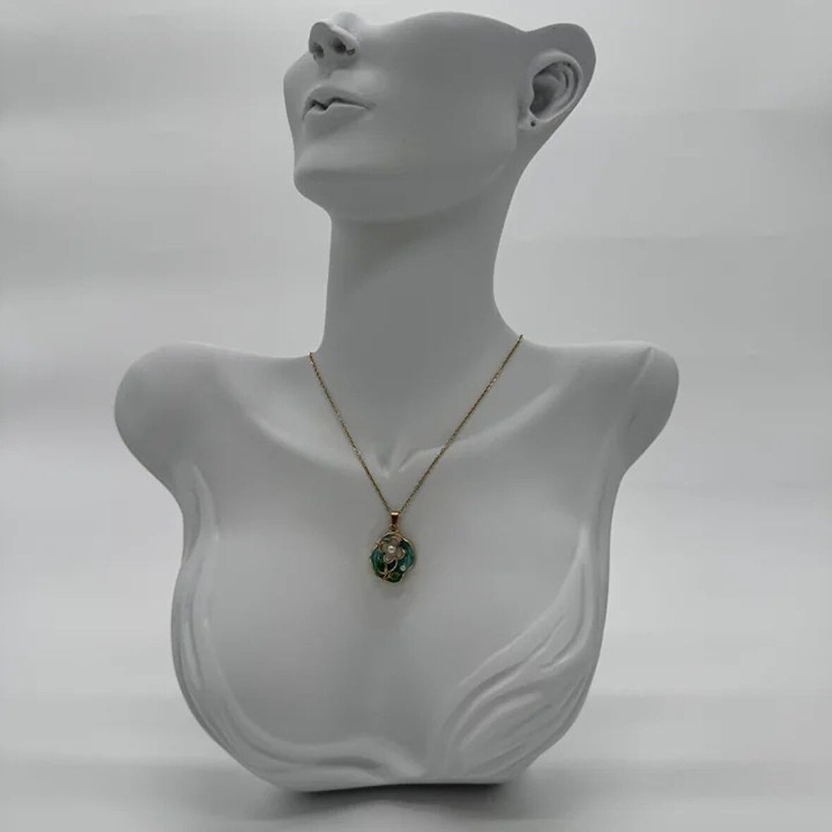 Çelik Vintage Sanat Kolye Serisi: Asimeetrik Model Çiçek Detay - Gold