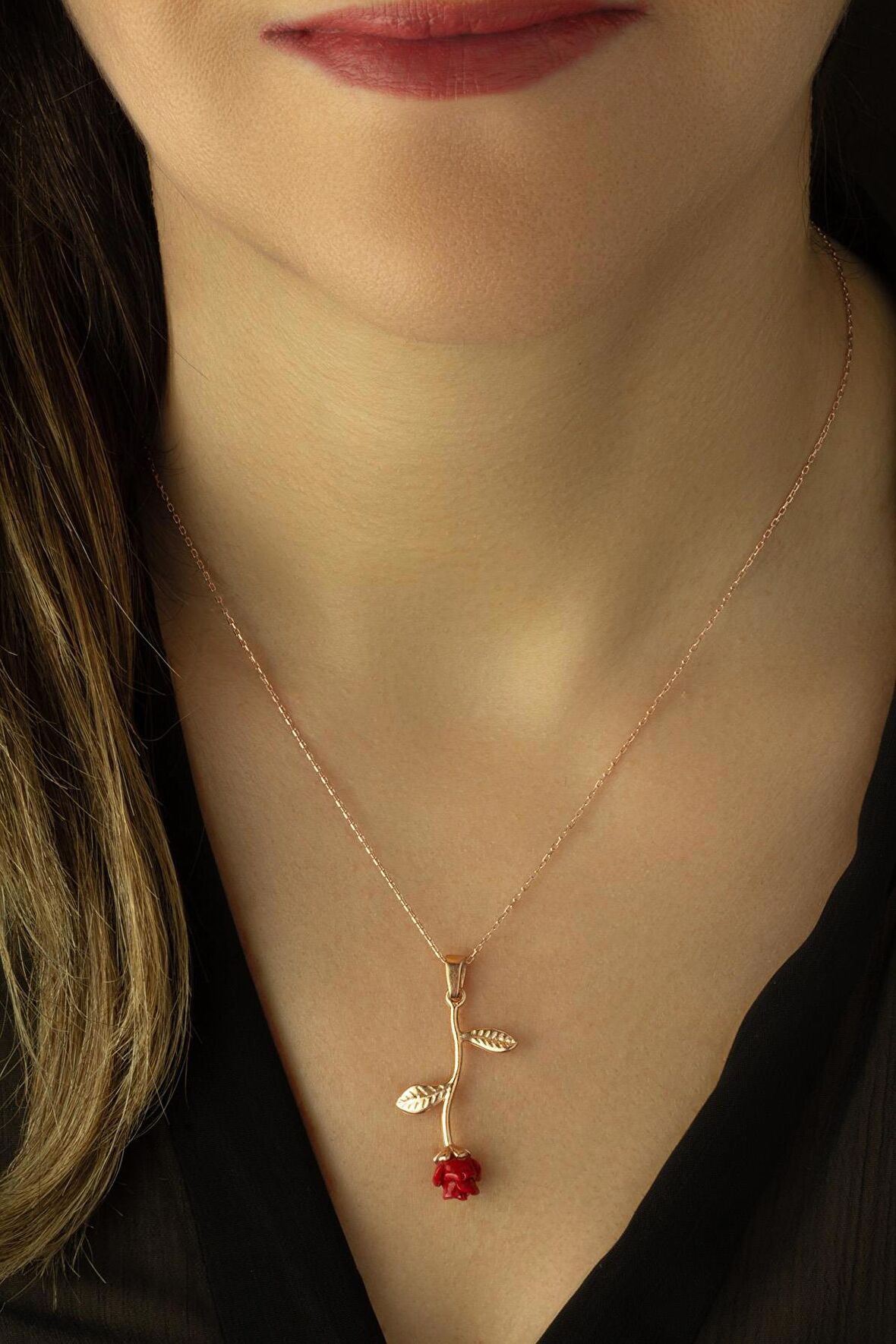 Kırmızı Gül Motifli Dal Kolye-Rose