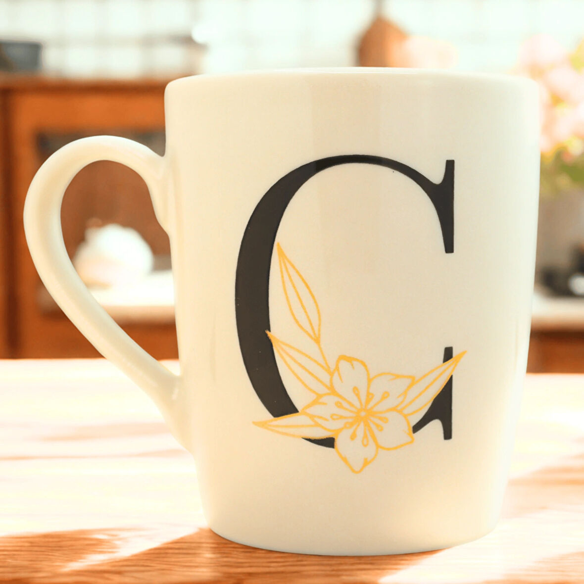 C Harfi Çiçek Desenli Seramik Kupa