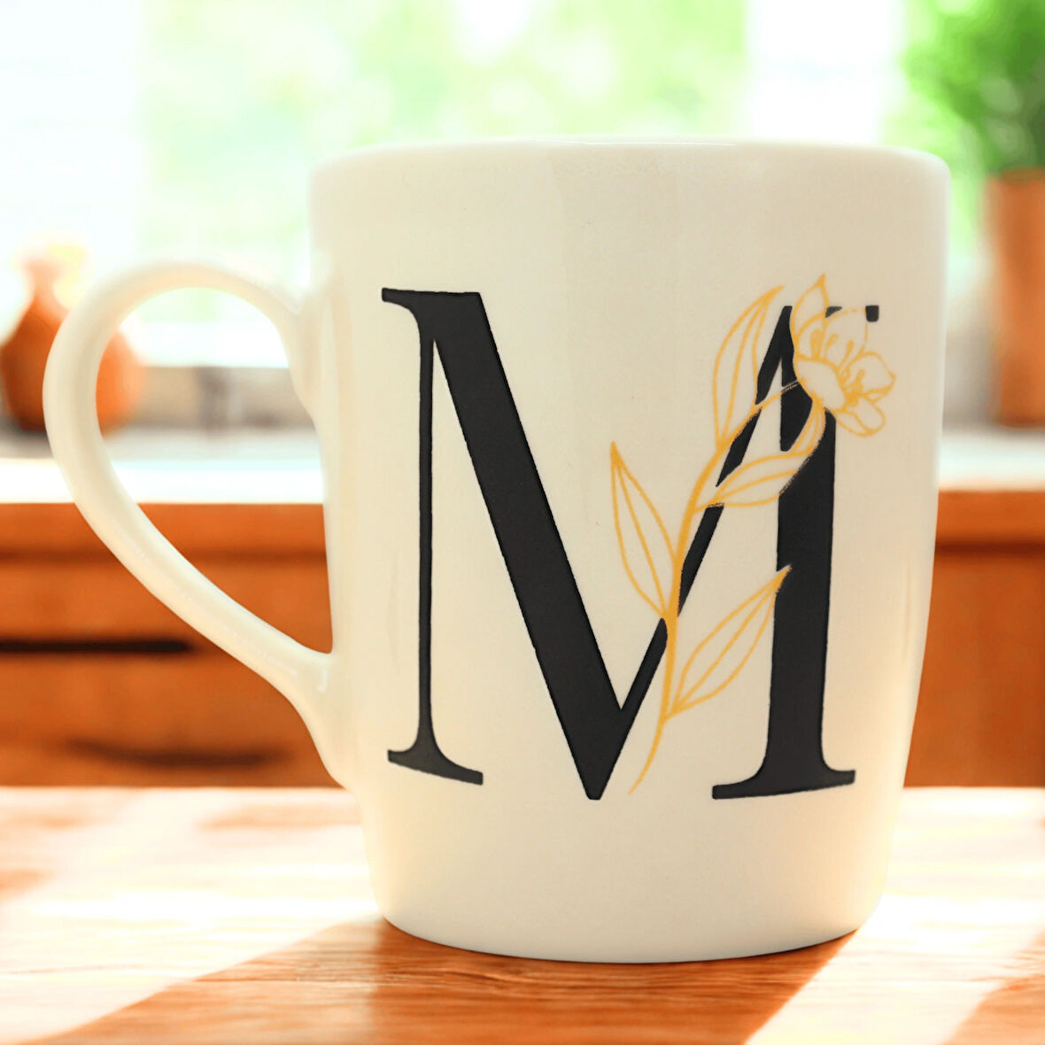 M Harfi Çiçek Desenli Seramik Kupa