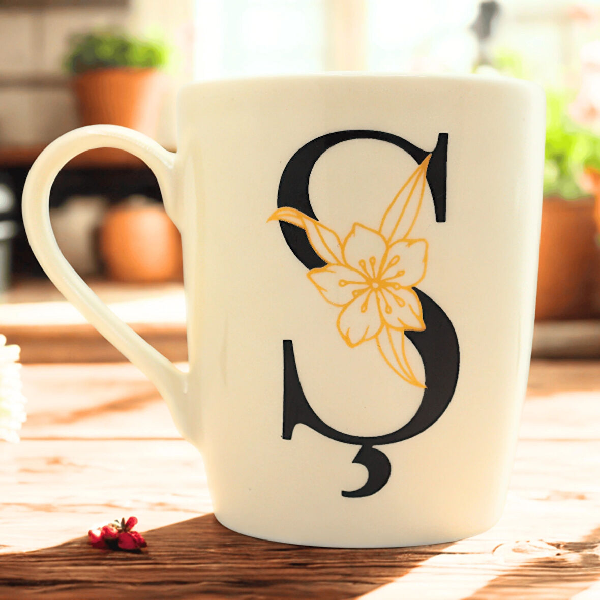 Ş Harfi Çiçek Desenli Seramik Kupa