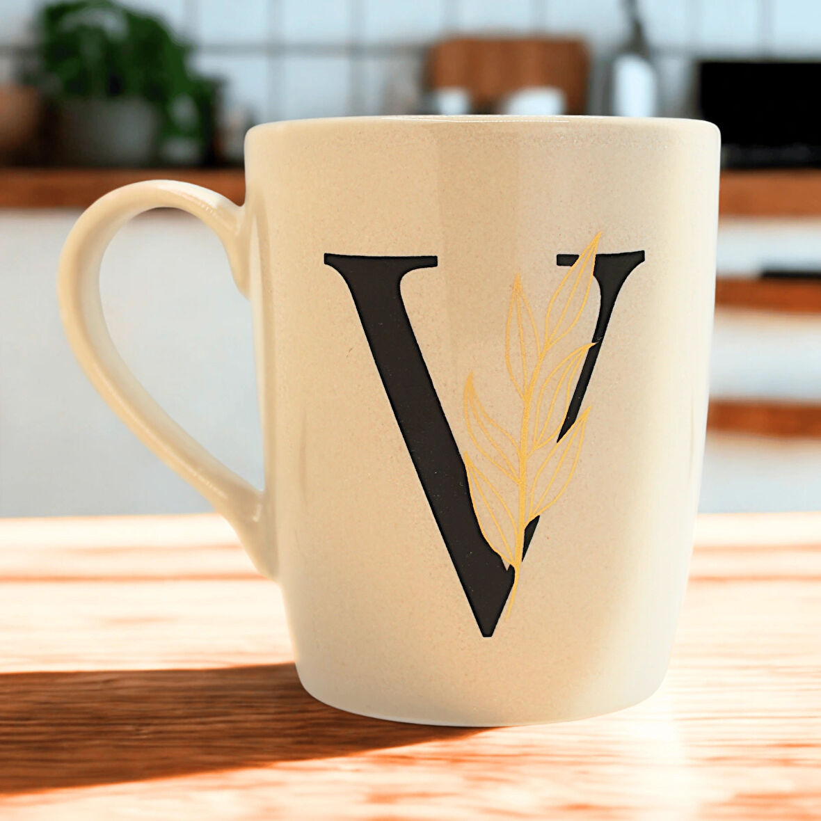 V Harfi Çiçek Desenli Seramik Kupa