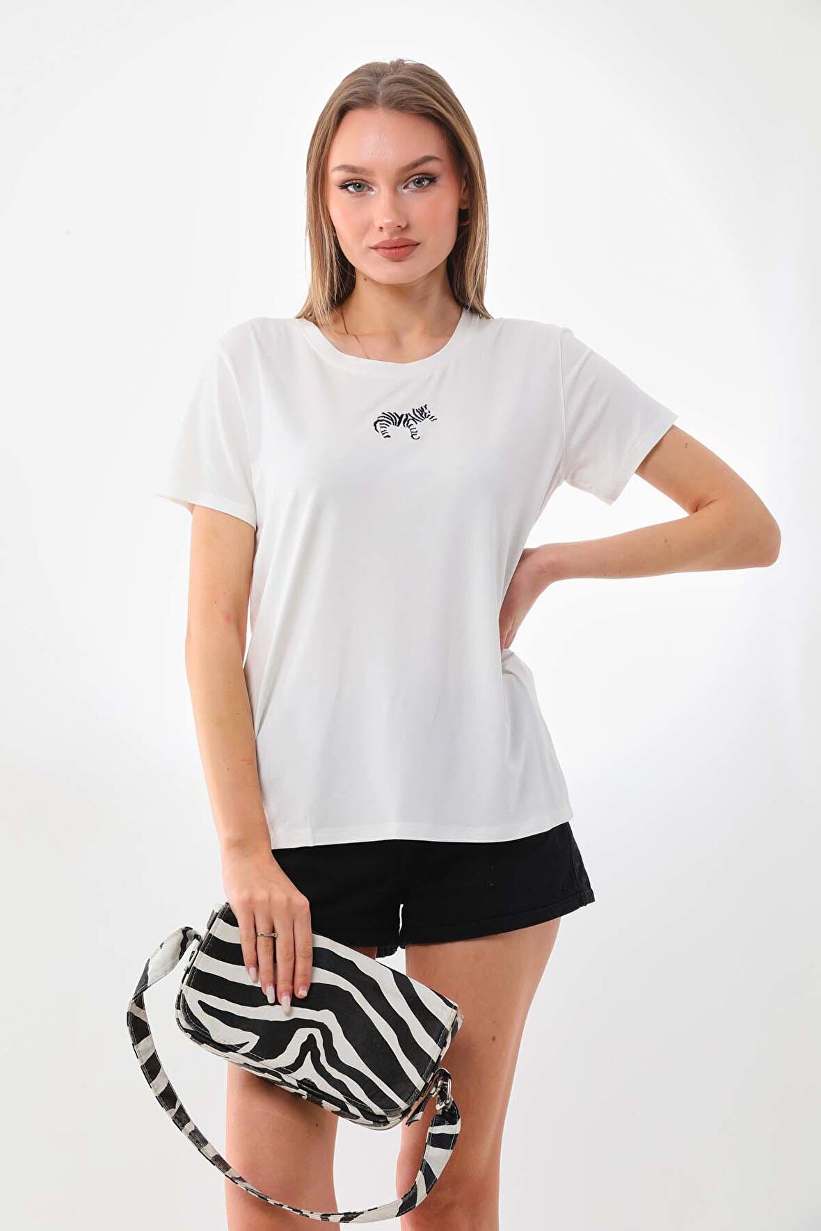 Sistas Kadın Zebra Desenli Kısa Kol Bluz 23118 Ekru