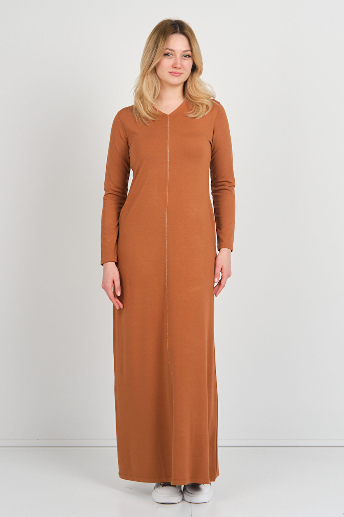 Sistas Kadın V Yaka Çift Cepli İnce Şerit Detaylı Maxi Elbise 23813 Camel