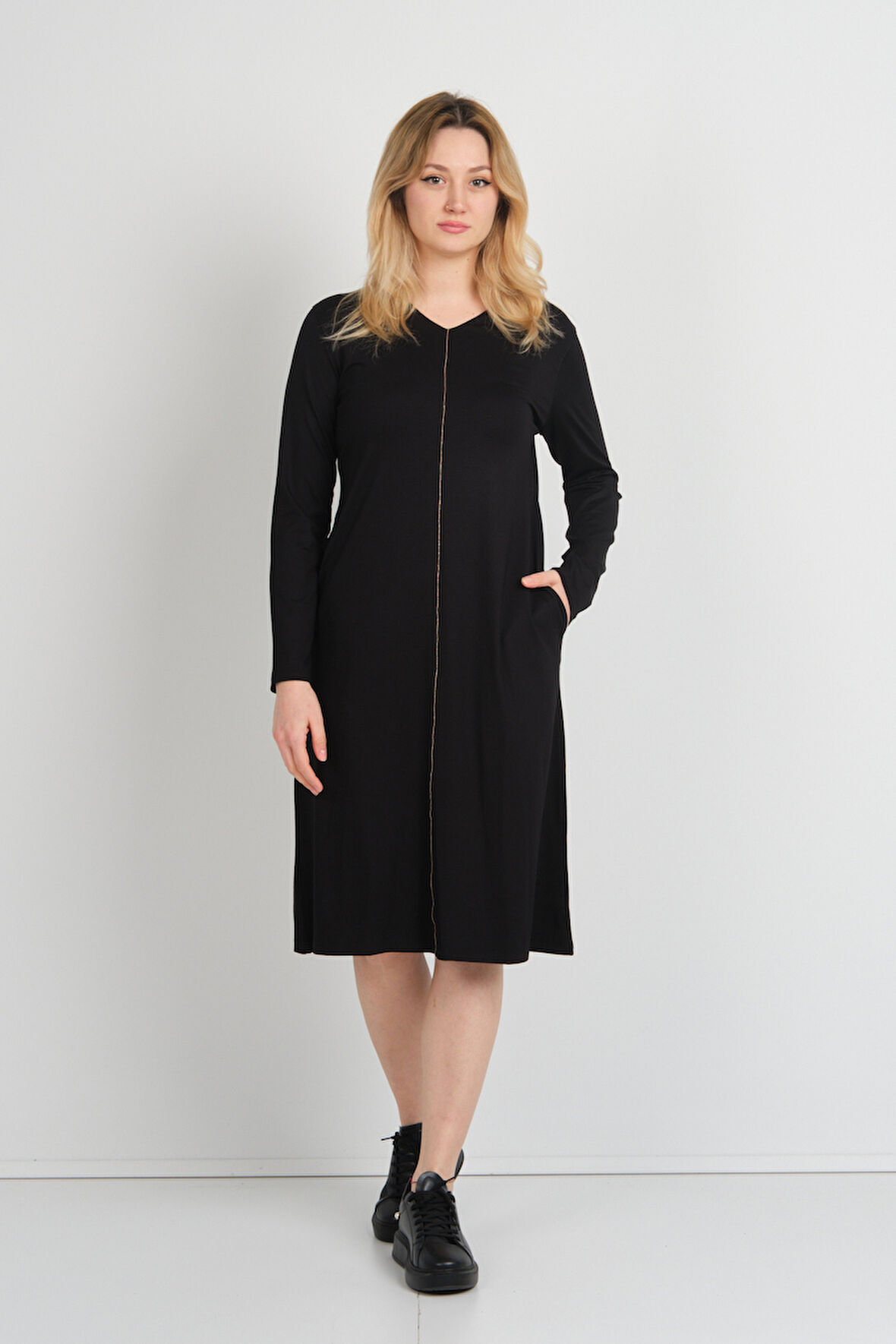 Sistas Kadın V Yaka Parlak Şerit Detaylı Uzun Kollu Çift Cepli Elbise 24442 Siyah