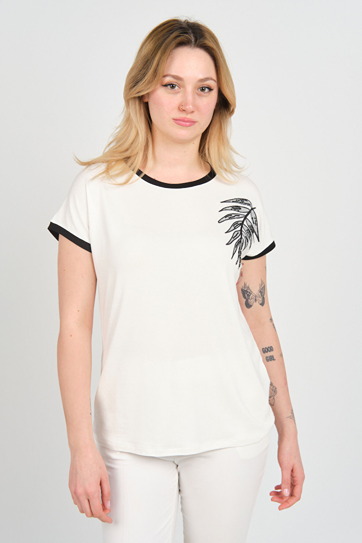 Sistas Kadın Düşük Kol Boncuk İşlemeli Bisiklet Yaka Bluz 24274 Ekru