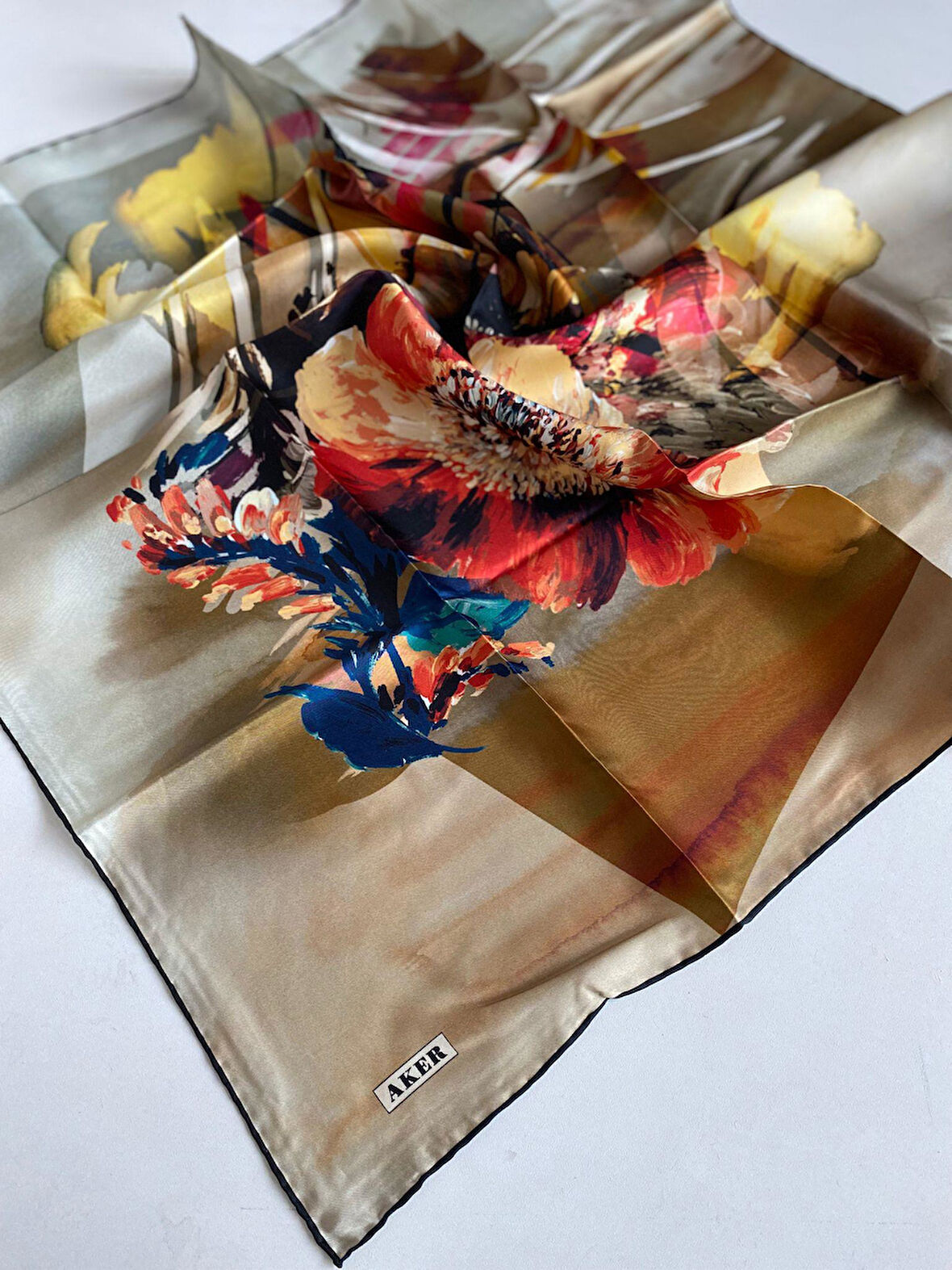 Aker Tivil Saf İpek Eşarp 8086713 - 911 Siyah Sarı Çiçek Desen