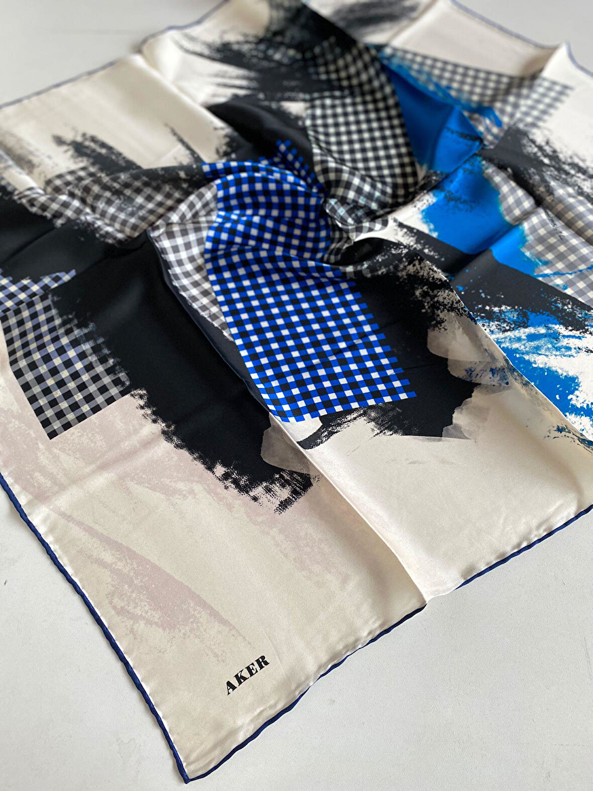 Aker Sura Saf İpek Eşarp 8355701 - 323 Beyaz Ekose Desen