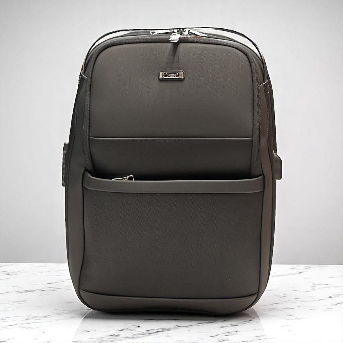 Laptop Gözlü İnce Tasarım Şifreli Sırt Çantası Baggaj S24135