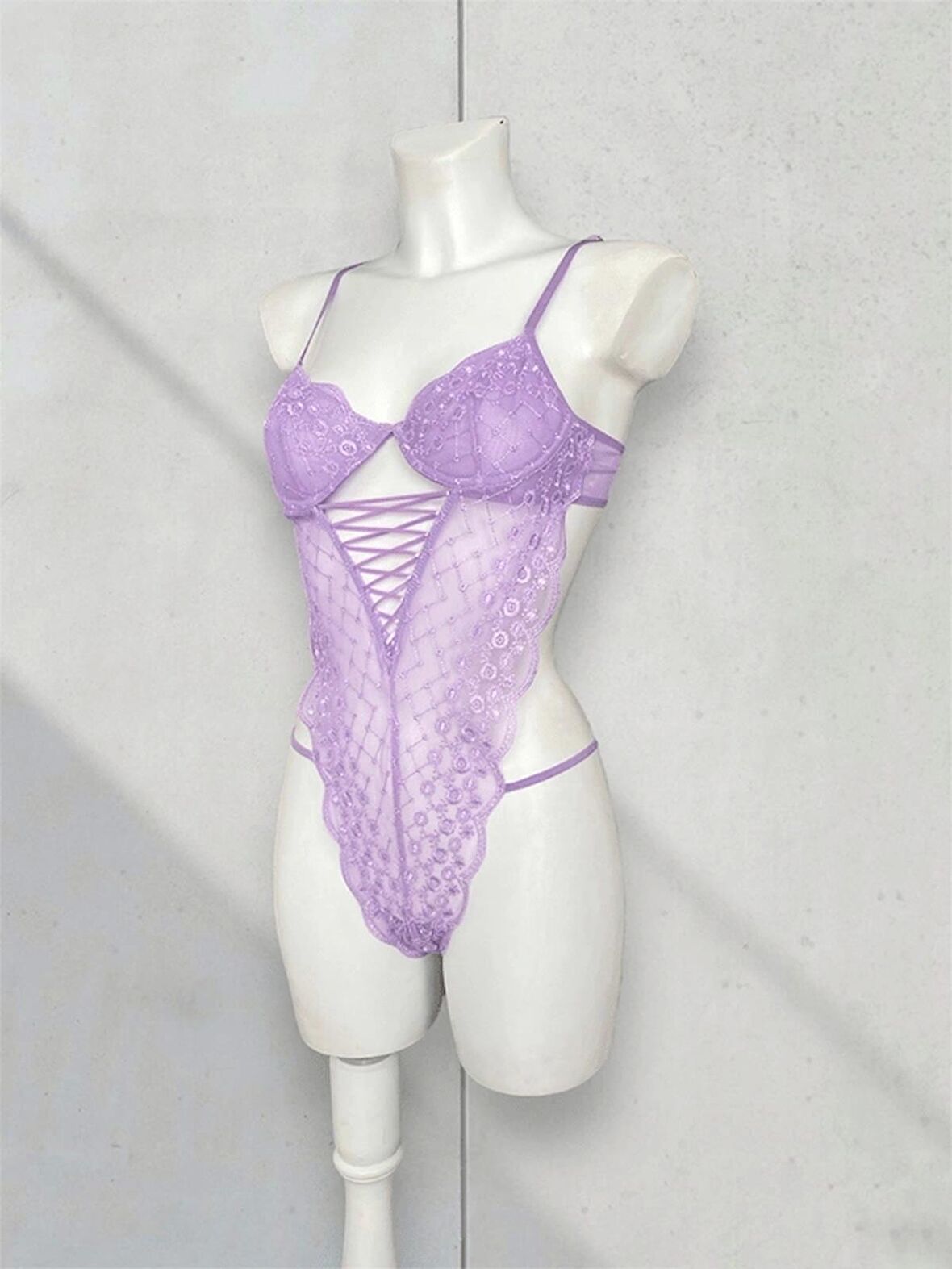 Brode Detaylı Bodysuit