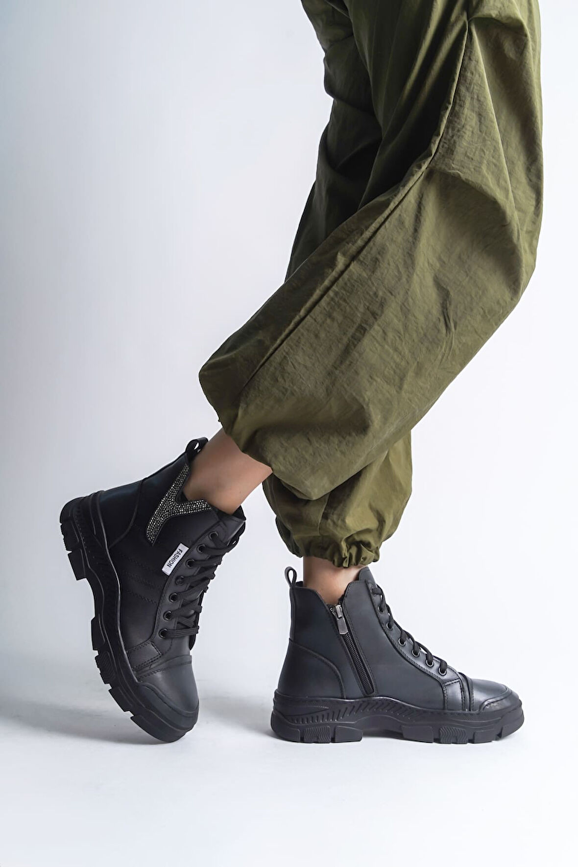 JET-AMBER Bağcıklı Fermuarlı Ortopedik TabanKadın Bot  CST - Siyah