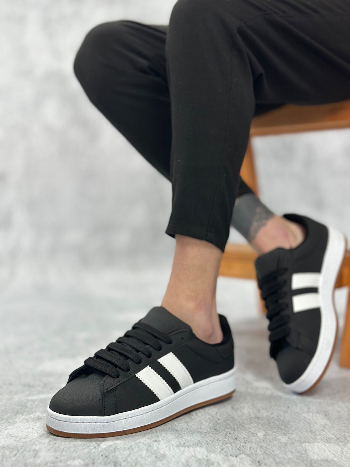 ET0235 İki Çizgili Siyah Cilt Erkek Günlük Ayakkabı