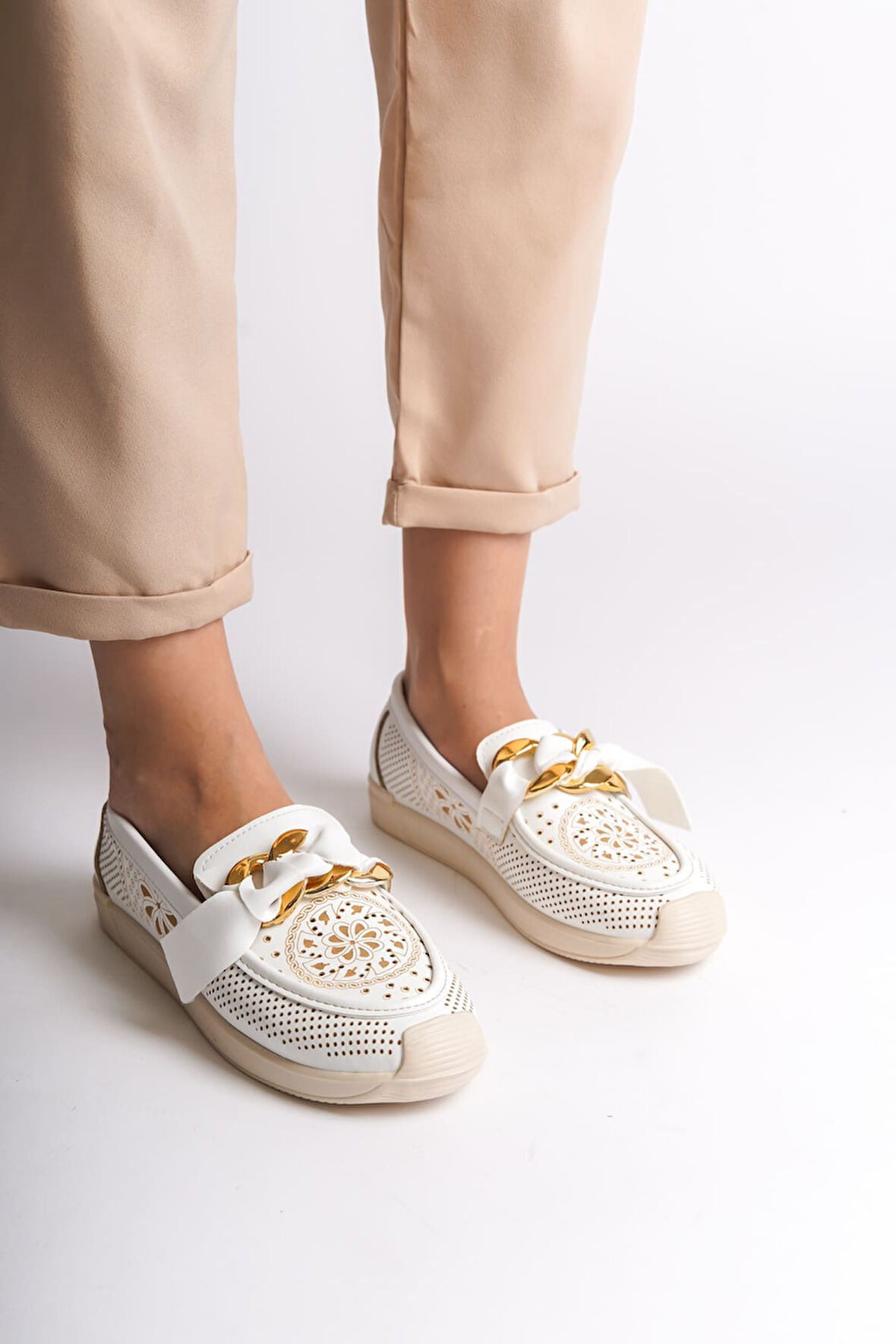 JET-LYDIA Bağcıksız Ortopedik Rahat Taban Çiçek Desenli Kadın Babet Ayakkabı  CKT - Beyaz