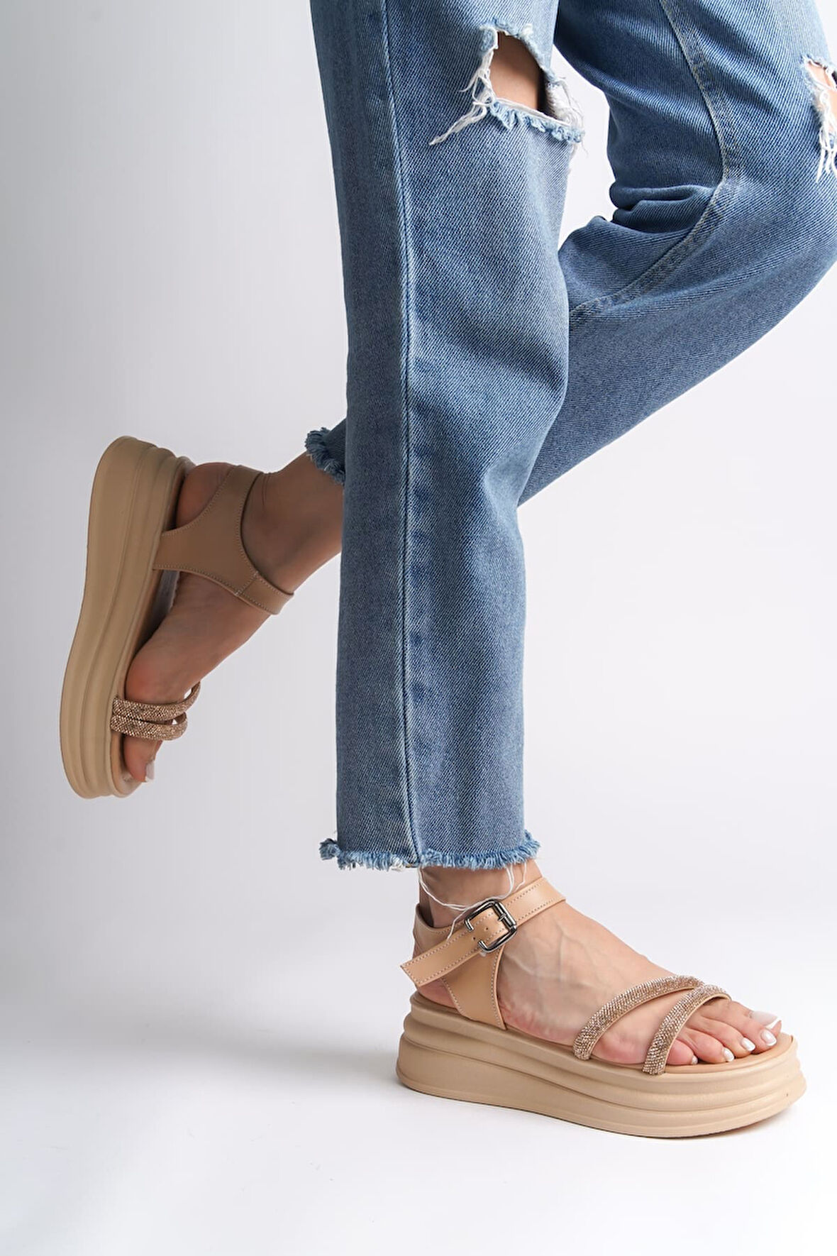 JET-ZLOHE Kalın Tokalı Taşlı Şeritli Ortopedik Taban Kadın Sandalet CTT - Ten