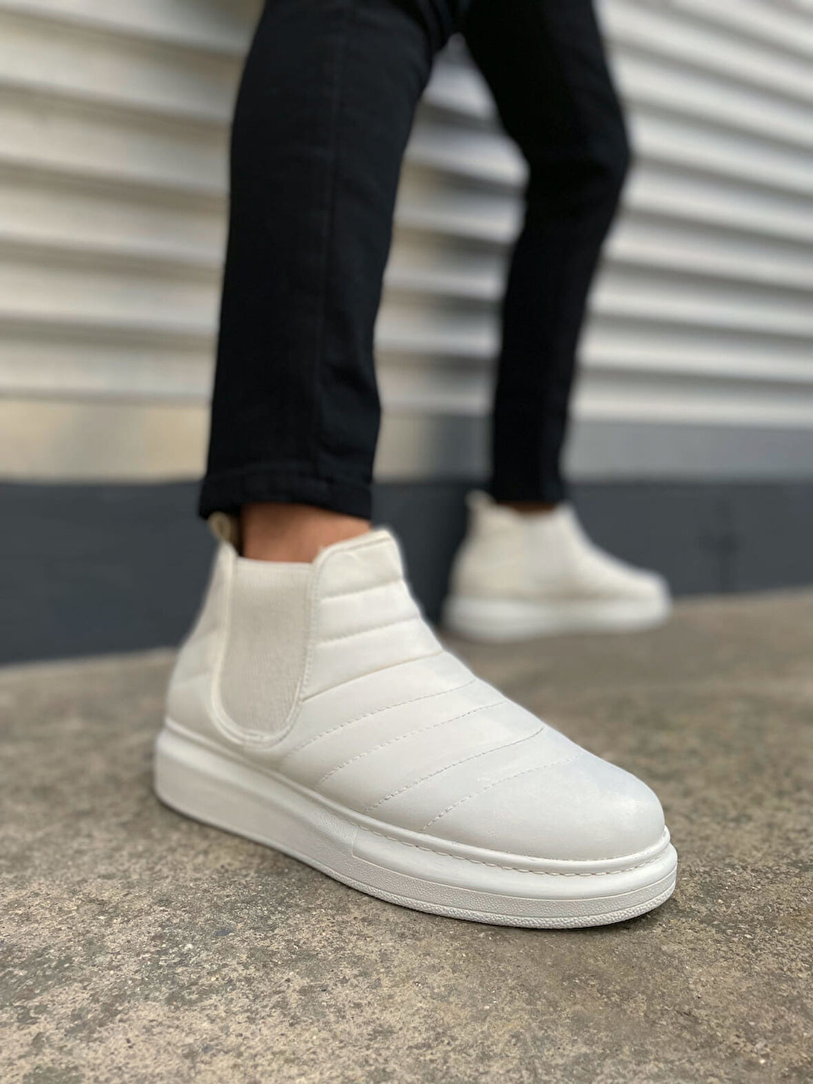 JET-205 Boston Bağcıksız Ortopedik Taban Cilt Erkek Spor Bot CBT - Beyaz