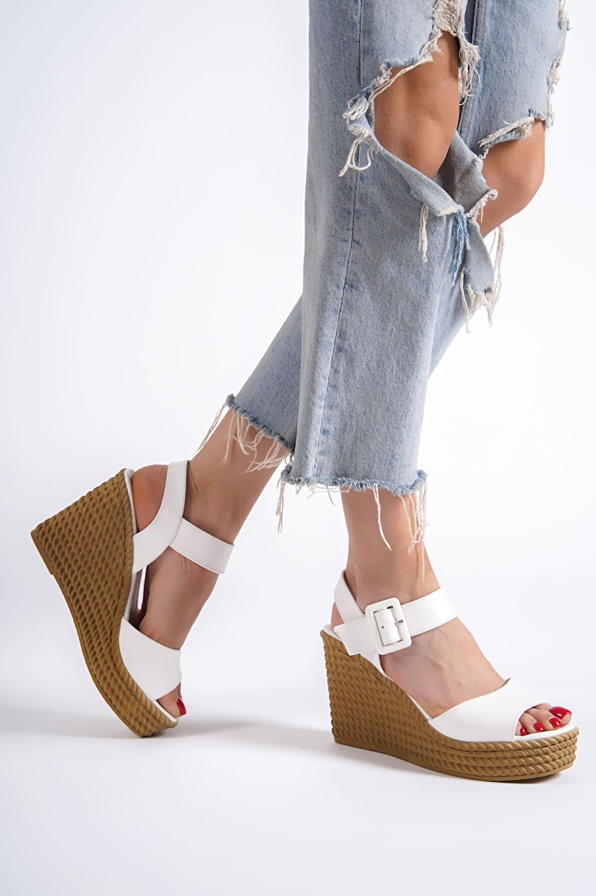 JET-PERLA Tokalı Lastikli Dolgu Topuklu Ortopedik Taban Hasır Görünümlü Kadın Sandalet CKT - Beyaz