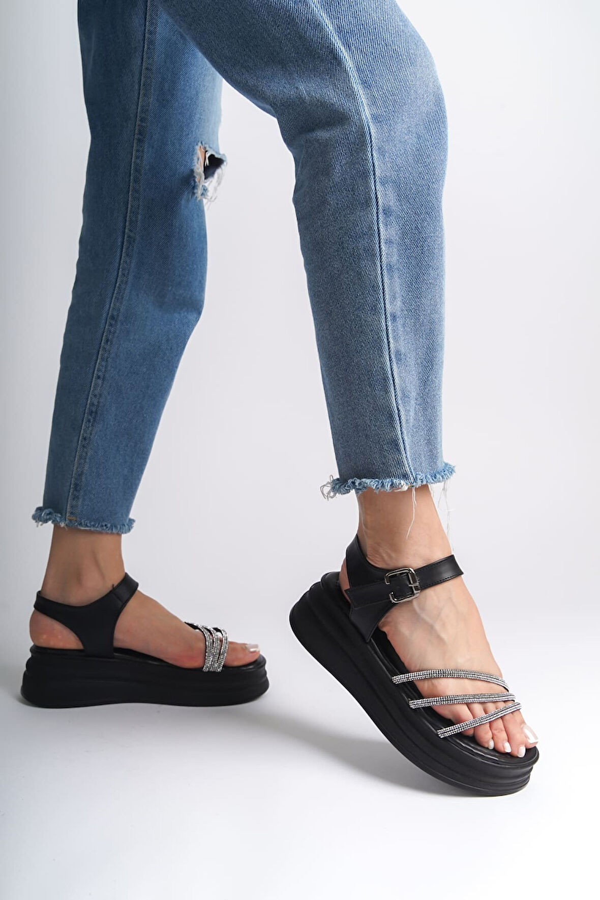 JET-EVA Kalın Tokalı Taşlı Şeritli Ortopedik Taban Kadın Sandalet  CST - Siyah